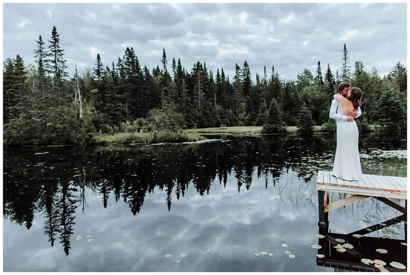 lakeside wedding quebec